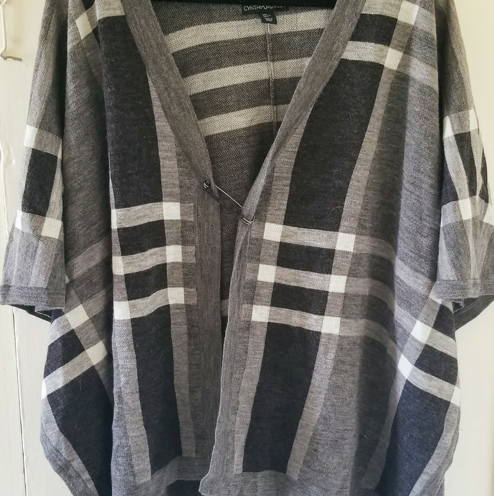 Black and gray sweater/shall